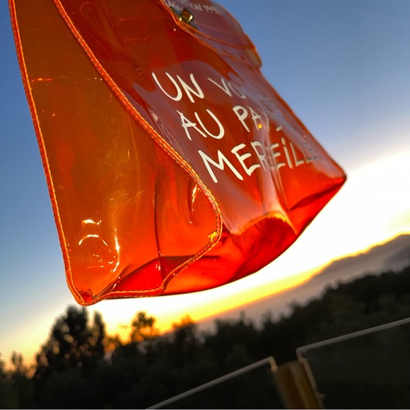 Hermรจs: Vinyl Kelly Souvenir De L'Exposition PVC Beach Tote Bag - Picture 13 of 17